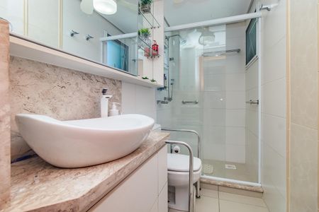 Banheiro de apartamento à venda com 3 quartos, 120m² em Passo d’Areia, Porto Alegre