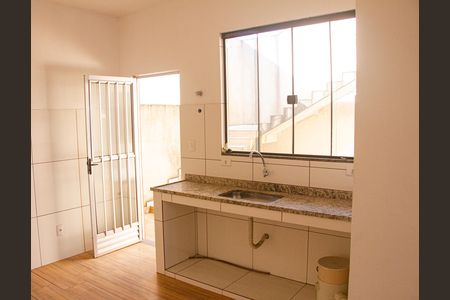 Casa para alugar com 2 quartos, 85m² em Santa Cruz, Rio de Janeiro