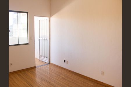 Casa para alugar com 2 quartos, 85m² em Santa Cruz, Rio de Janeiro