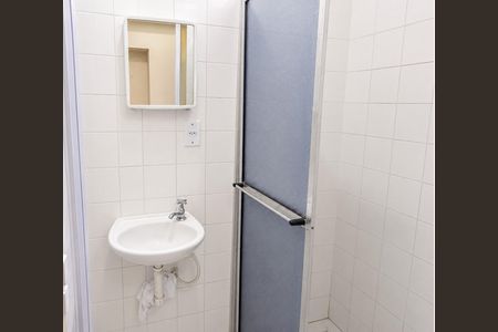 Banheiro de apartamento para alugar com 1 quarto, 29m² em Centro Histórico, Porto Alegre