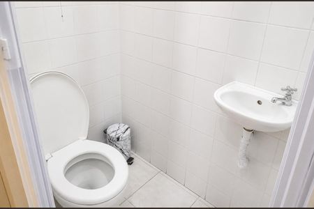 Banheiro de apartamento para alugar com 1 quarto, 29m² em Centro Histórico, Porto Alegre