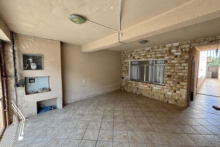 Garagem  de casa para alugar com 3 quartos, 140m² em Jardim Santo Antonio, São Paulo
