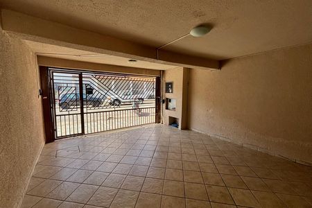 Garagem  de casa para alugar com 3 quartos, 140m² em Jardim Santo Antonio, São Paulo