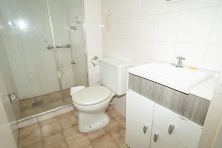 Banheiro de apartamento para alugar com 2 quartos, 64m² em Jardim Itu, Porto Alegre