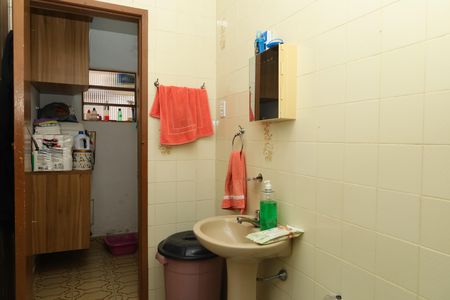 Casa à venda com 250m², 2 quartos e 5 vagasBanheiro social