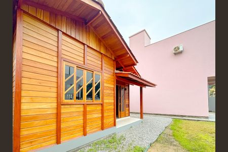 Fachada de casa para alugar com 2 quartos, 42m² em Ingleses do Rio Vermelho, Florianópolis