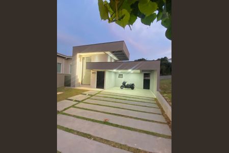 Casa de condomínio para alugar com 256m², 3 quartos e 4 vagas Casa de condomínio para alugar com 256m², 3 quartos e 4 vagasFachada