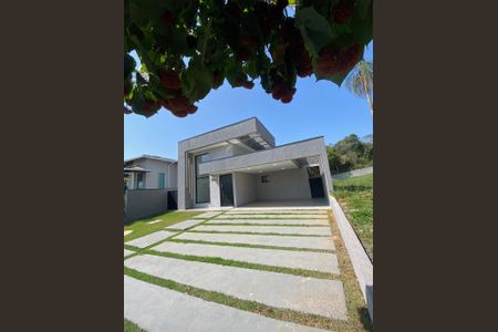 Casa de condomínio para alugar com 256m², 3 quartos e 4 vagas Casa de condomínio para alugar com 256m², 3 quartos e 4 vagasFachada