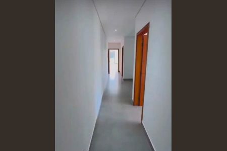 Casa de condomínio para alugar com 256m², 3 quartos e 4 vagas Casa de condomínio para alugar com 256m², 3 quartos e 4 vagasCorredor