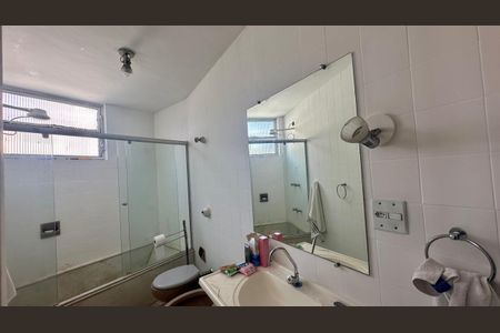 Apartamento à venda com 190m², 4 quartos e 1 vaga Apartamento à venda com 190m², 4 quartos e 1 vagaBanheiro