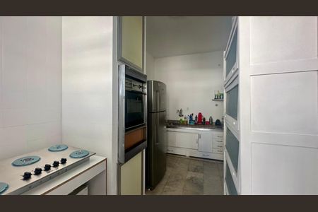 Apartamento à venda com 190m², 4 quartos e 1 vaga Apartamento à venda com 190m², 4 quartos e 1 vagaCozinha