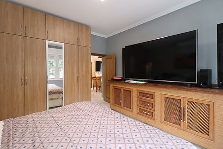 Casa à venda com 262m², 5 quartos e 1 vagaSuíte