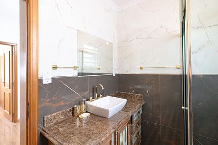 Casa à venda com 262m², 5 quartos e 1 vagaSobrado Banheiro 