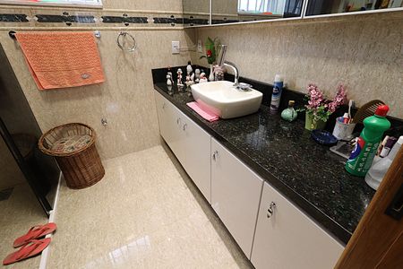 Casa à venda com 262m², 5 quartos e 1 vagaBanheiro Social