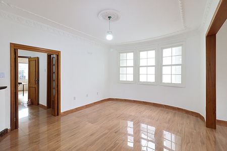 Casa à venda com 262m², 5 quartos e 1 vagaSobrado sala 2