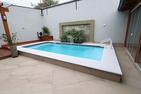 Casa à venda com 262m², 5 quartos e 1 vagaPiscina