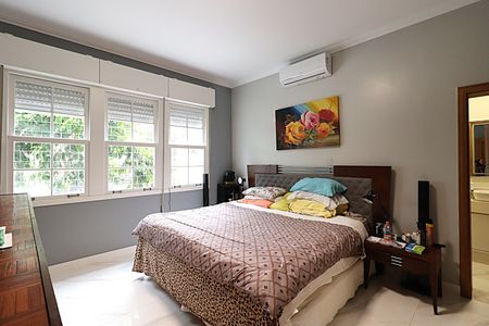 Casa à venda com 262m², 5 quartos e 1 vagaSuíte