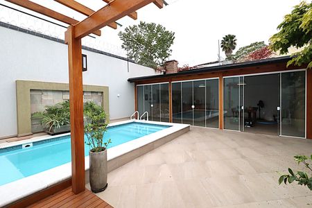 Casa à venda com 262m², 5 quartos e 1 vagaPiscina