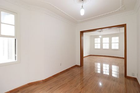 Casa à venda com 262m², 5 quartos e 1 vagaSobrado sala 1