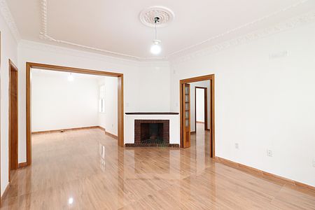 Casa à venda com 262m², 5 quartos e 1 vagaSobrado sala 2