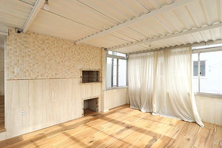 Casa à venda com 262m², 5 quartos e 1 vagaSobrado - salão de festa