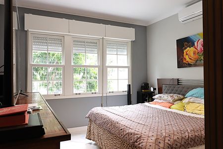 Suíte de casa à venda com 5 quartos, 262m² em São Geraldo, Porto Alegre
