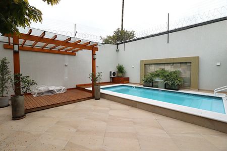 Casa à venda com 262m², 5 quartos e 1 vagaPiscina
