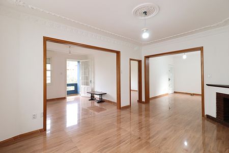 Casa à venda com 262m², 5 quartos e 1 vagaSobrado sala 2