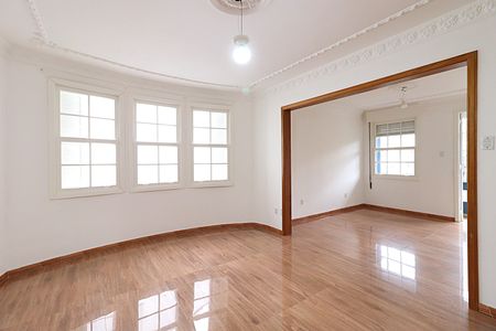 Casa à venda com 262m², 5 quartos e 1 vagaSobrado sala 2