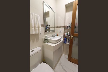 Casa à venda com 262m², 5 quartos e 1 vagaBanheiro da Suíte