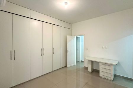 Apartamento para alugar com 143m², 4 quartos e 1 vaga
