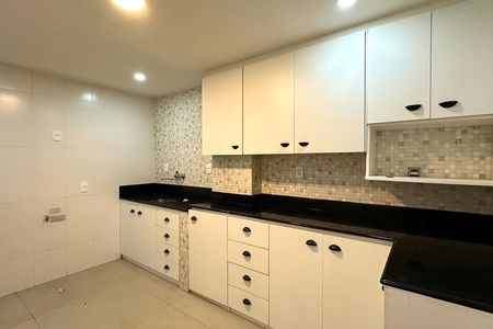 Apartamento para alugar com 143m², 4 quartos e 1 vaga
