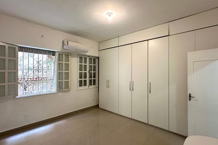 Apartamento para alugar com 143m², 4 quartos e 1 vaga