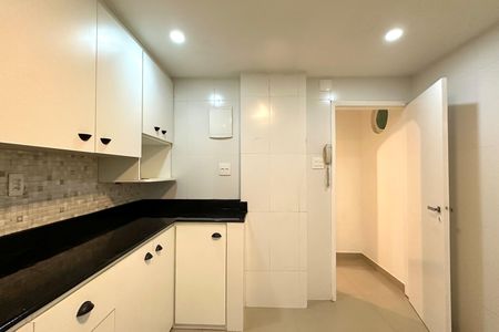 Apartamento para alugar com 143m², 4 quartos e 1 vaga