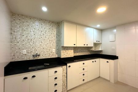 Apartamento para alugar com 143m², 4 quartos e 1 vaga