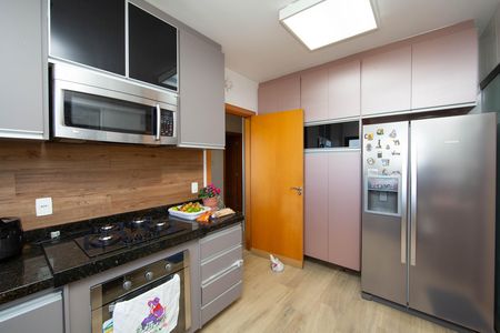 Apartamento à venda com 166m², 4 quartos e 3 vagasCOZINHA