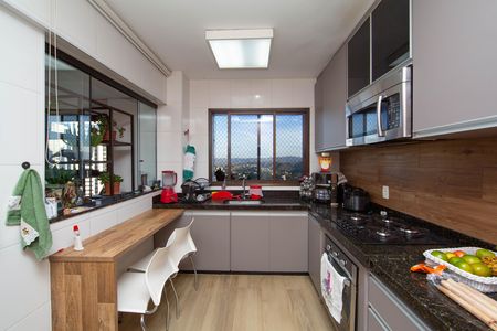Apartamento à venda com 166m², 4 quartos e 3 vagasCOZINHA
