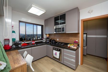 Apartamento à venda com 166m², 4 quartos e 3 vagasCOZINHA