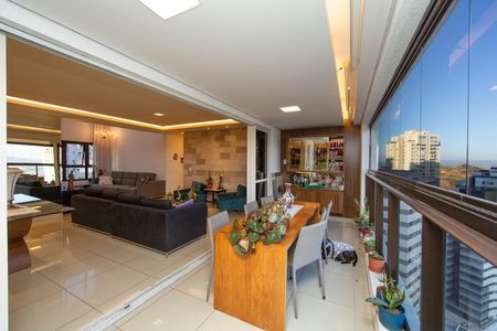 Apartamento à venda com 166m², 4 quartos e 3 vagasVARANDA