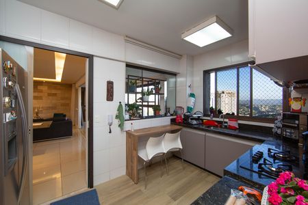Apartamento à venda com 166m², 4 quartos e 3 vagasCOZINHA
