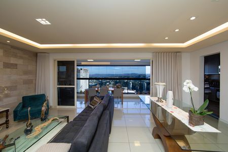 Apartamento à venda com 166m², 4 quartos e 3 vagasSALA