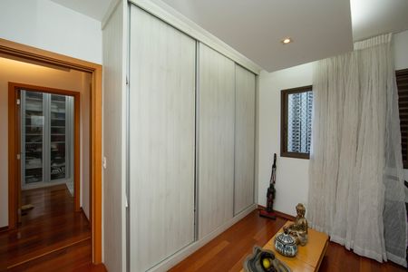 Apartamento à venda com 166m², 4 quartos e 3 vagasQUARTO3