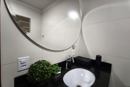 Casa à venda com 212m², 3 quartos e 3 vagas Casa à venda com 212m², 3 quartos e 3 vagasBanheiro