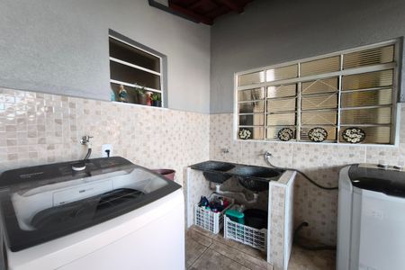 Casa à venda com 212m², 3 quartos e 3 vagas Casa à venda com 212m², 3 quartos e 3 vagasÁrea de Serviço