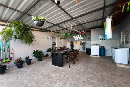 Quintal de casa à venda com 3 quartos, 212m² em Parque Tropical, Campinas