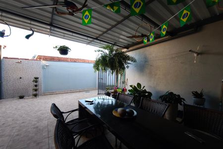 Casa à venda com 212m², 3 quartos e 3 vagas Casa à venda com 212m², 3 quartos e 3 vagasQuintal