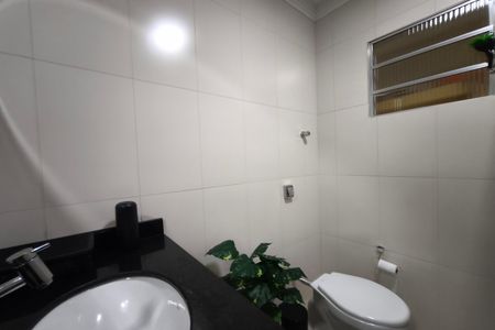 Casa à venda com 212m², 3 quartos e 3 vagas Casa à venda com 212m², 3 quartos e 3 vagasBanheiro