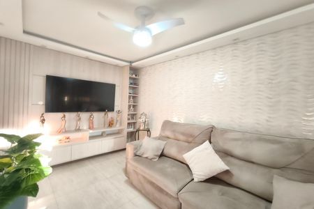 Casa à venda com 212m², 3 quartos e 3 vagas Casa à venda com 212m², 3 quartos e 3 vagasSala