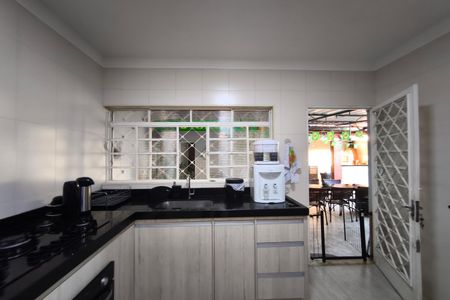Casa à venda com 212m², 3 quartos e 3 vagas Casa à venda com 212m², 3 quartos e 3 vagasCozinha