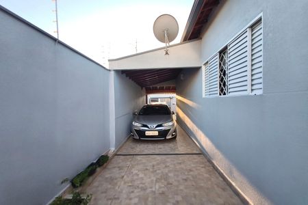 Quintal - Garagem de casa à venda com 3 quartos, 212m² em Parque Tropical, Campinas